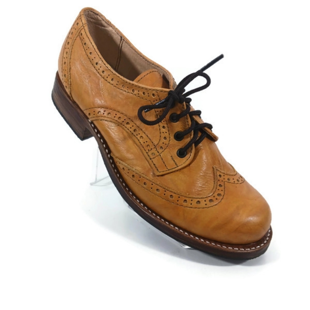 S951 $130 Like New Mikoleon Oxfords size 38